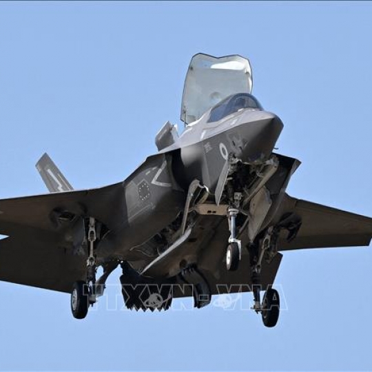 F 35